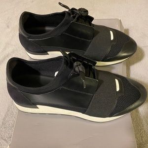 black balenciaga runners